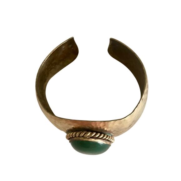 Hammered‎ Brass Cuff with Emerald-colored Stone #012 - Picture 2 of 3